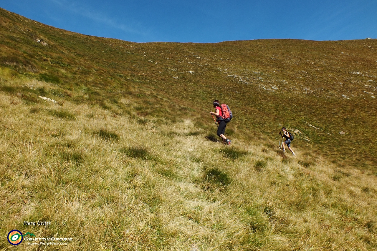 34 traccia di sentiero per salire al Monte di Sopra.JPG